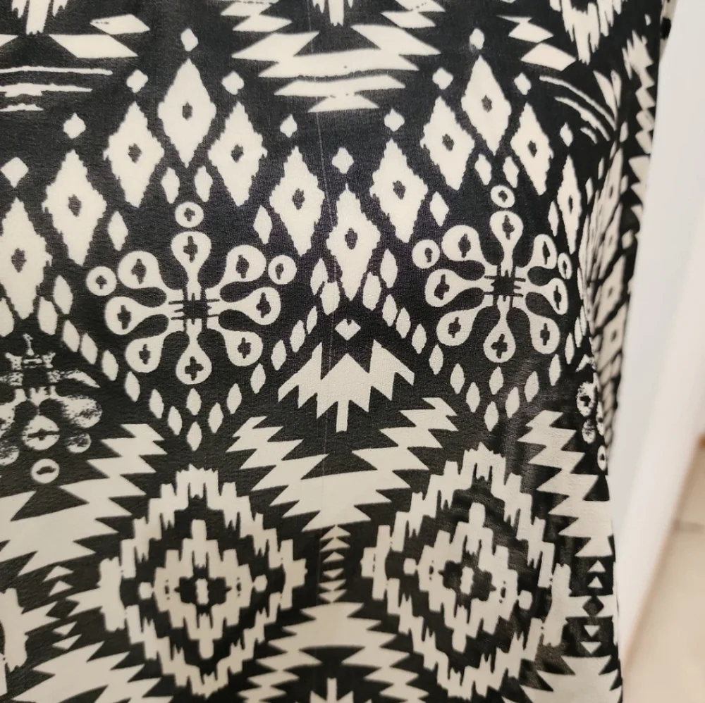 Pattern top with open back - Picture 3 of 4
